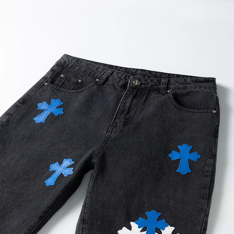 P260 💰 (top version) chrome hearts ss25 black pants blue leather Sanskrit leather limited edition leather jeans. Styles with different washed textures are very friendly to people with thin legs and thick legs. The slightly flared version is very flattering to the leg shape. The moderate length is timeless and easy to match. It is the basis of various styles and a must-have in the wardrobe! The fabric is stiff but also makes the upper body soft without losing texture. The washing process is even more perfect. It is a must-have item for everyone! ! !   Color: black Size: 30-32-34-36 30 32 34 36 Waist circumference 80 85 90 95 Sitting circumference 105 130 115 120 Foot opening 46 47 48 49 External length 102 103 104 105